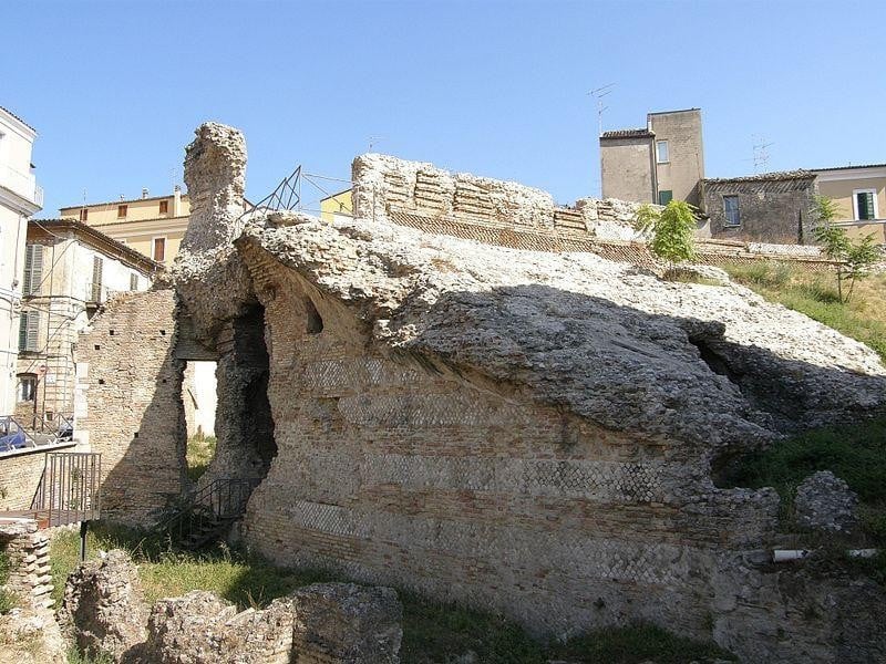 Teatro Romano Chieti Viaggiart