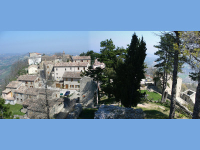 CC BY-SA Di Peter Forster from Centobuchi, Italy - Smerillo panorama, CC BY-SA 2.0, https://commons.wikimedia.org/w/index.php?curid=2146080