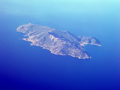 BY Di Sky Eckstrom - originally posted to Flickr as Some Island, CC BY-SA 2.0, https://commons.wikimedia.org/w/index.php?curid=6957399