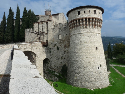 CC BY Di Allan Parsons - Castello di Brescia, Torre dei Prigionieri 2, Brescia, CC BY 2.0, https://commons.wikimedia.org/w/index.php?curid=41344182