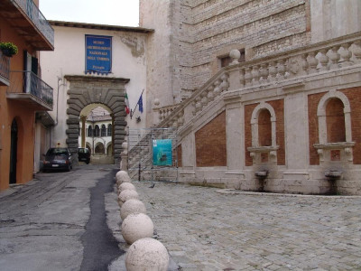 Museo Archeologico Nazionale. Ingresso. Giorgetti, Alessio/ Castignani, Sante/ Tatge, George; jpg; 3264 pixels; 2448 pixels