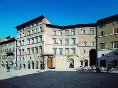 Palazzo Baldeschi. Ingresso. jpg; 768 pixels; 611 pixels