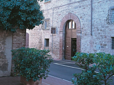 Palazzo Graziani-Baglioni, sede del museo, es jpg; 768 pixels; 768 pixels