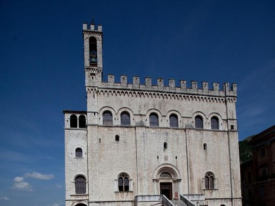 Piazza della Signoria, palazzo dei Consoli Tortoioli, Michele; jpg; 512 pixels; 768 pixels