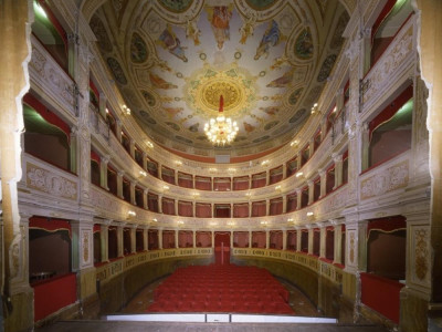 Teatro Caio Melisso. Interno. La sala verso i Ficola, Paolo; jpg; 768 pixels; 620 pixels