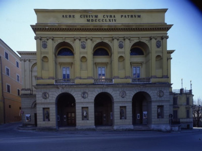 Teatro Nuovo. Facciata del teatro.  Ficola, Paolo; jpg; 768 pixels; 620 pixels