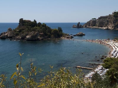 Immagine descrittiva - Di Michal Osmenda from Brussels, Belgium - Isola Bella, Taormina, Sicily, Italy, CC BY-SA 2.0, https://commons.wikimedia.org/w/index.php?curid=24417065