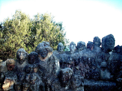 CC BY Di magalibobois from ITALIA - Sciacca; Castello incantato - incubo di teste -Uploaded by Markos90, CC BY 2.0, https://commons.wikimedia.org/w/index.php?curid=19965378