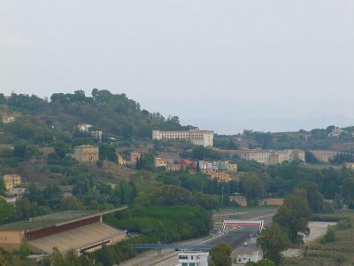 Immagine descrittiva - https://it.wikipedia.org/wiki/Autodromo_di_Pergusa#/media/File:Pista_pergusa.JPG