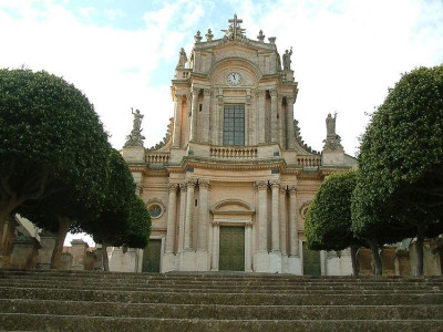 https://commons.wikimedia.org/wiki/Category:San_Giovanni_Evangelista_(Modica)?uselang=it#/media/File:Modica_Church.jpg
