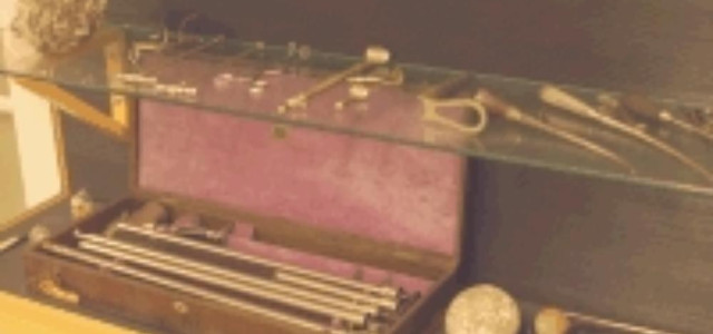 Raccolta di antichi strumenti chirurgici veterinari