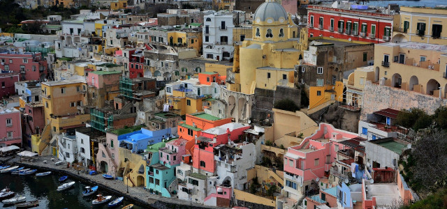 Procida, L’isola di Arturo e del postino di Troisi
