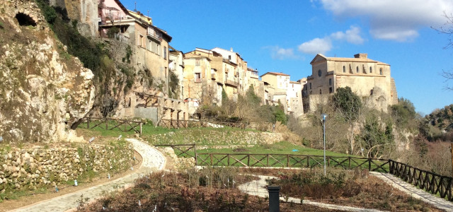 Radicamenti, la via della seta di Mendicino