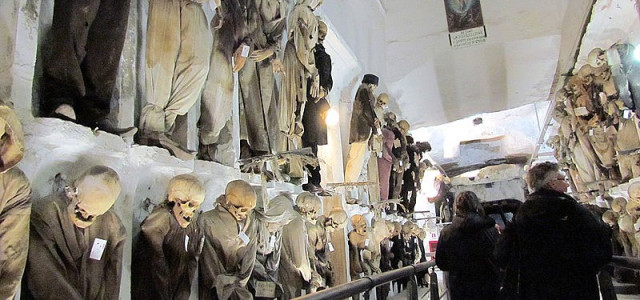 In punta di piedi nelle Catacombe dei Cappuccini, a Palermo