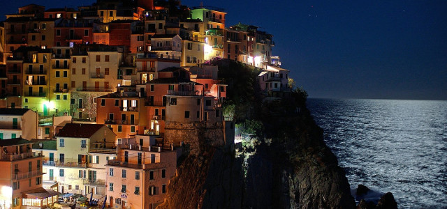 Natale nelle Cinque Terre: Manarola e il presepe più grande del mondo