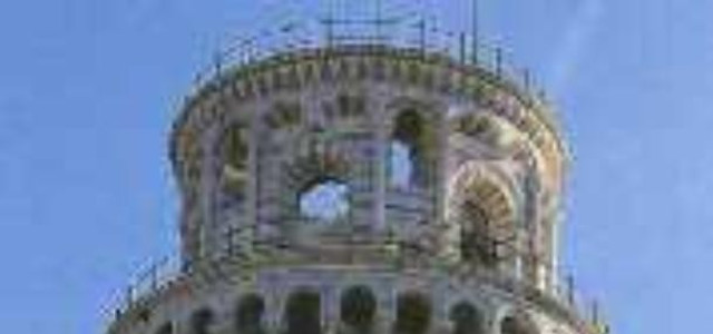 Torre campanaria pendente