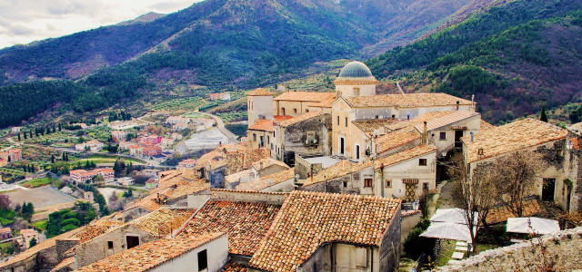 Borgo di Morano Calabro: un presepe in mezzo al Pollino