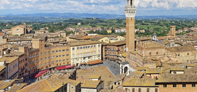 Una passeggiata nel centro di Siena, la città del Palio