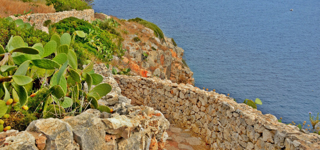 Itinerario tra i muretti a secco del sud Italia