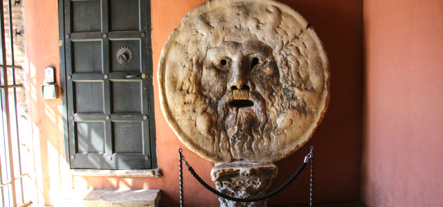 La Bocca della Verità, tra storia e leggende