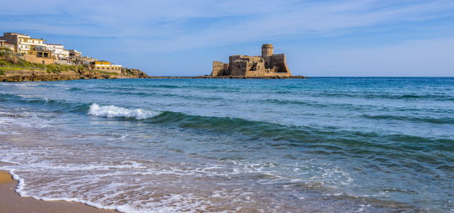 Cosa vedere a Isola Capo Rizzuto: Le Castella e le spiagge