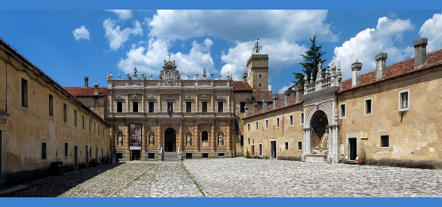 Visita alla Certosa di Padula, la più grande d'Italia