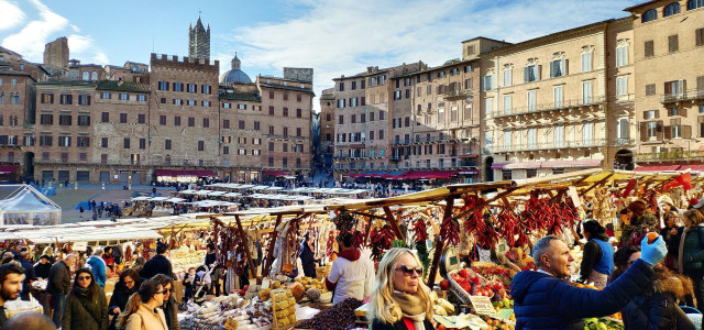 Mercato nel Campo, a Siena appuntamento con il gusto e la storia 