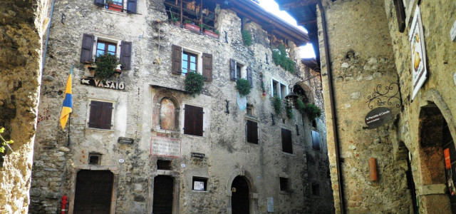 Viaggio nel borgo medievale di Canale, in Trentino