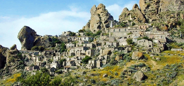 I paesi fantasma più affascinanti d'Italia