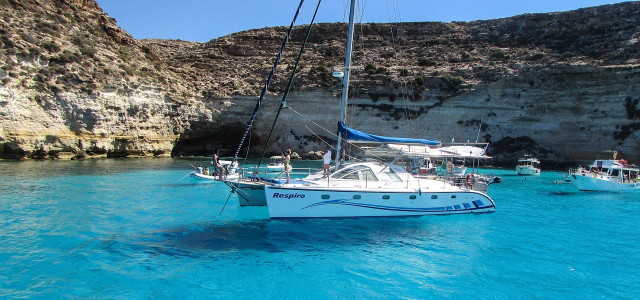 Come arrivare a Lampedusa: voli, aliscafi e traghetti