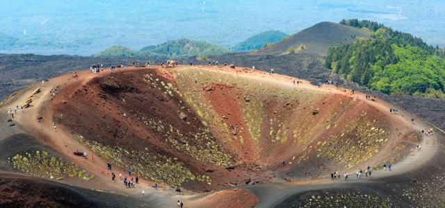 Escursioni sull'Etna, il vulcano attivo più alto d'Europa
