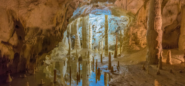 Visita alle Grotte di Frasassi: prezzi e percorsi