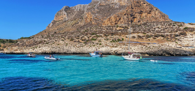 Andare in auto a Favignana: si può?