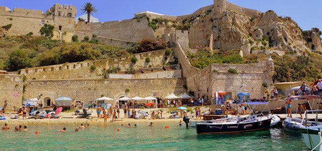 Come arrivare alle Isole Tremiti: traghetti e prezzi