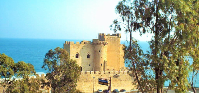 Visita al Castello di Roseto Capo Spulico, in Calabria