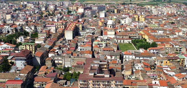 la città campana in cui nacque pulcinella