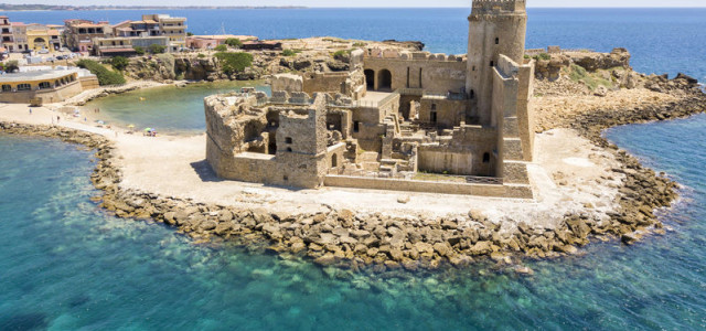 ViaggiArt - Racconta l'Italia: Un castello in mezzo al mare