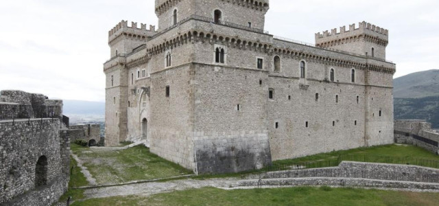 CASTELLO PICCOLOMINI