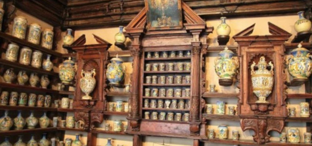 FARMACIA CINQUECENTESCA