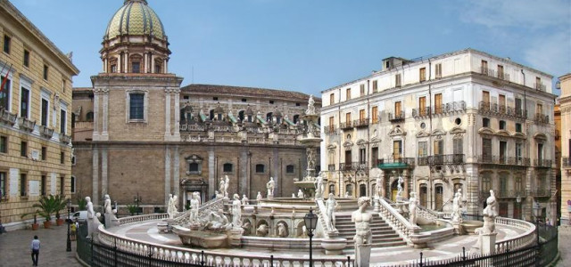 Piazza e Fontana Pretoria