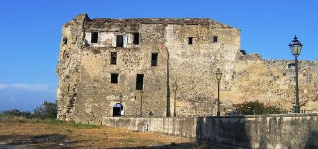 Castello e Borgo San Castrese