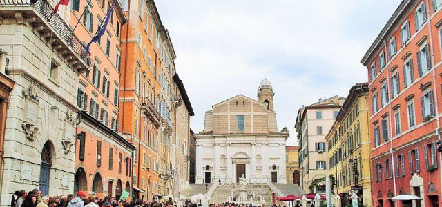 Piazza del Plebiscito (o del Papa)