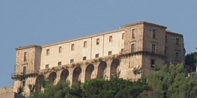 Immagine descrittiva - https://commons.wikimedia.org/wiki/Category:Nicotera?uselang=it#/media/File:Castello_di_Nicotera_(VV).jpg