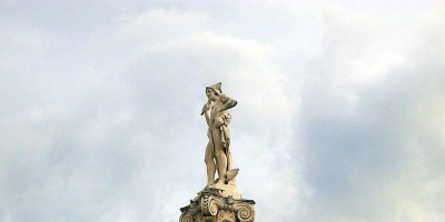 Piazza Mercurio: statua di Hermes