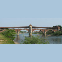 Immagine descrittiva - https://it.wikipedia.org/wiki/Ponte_Coperto_di_Pavia#/media/File:Pavia_ponte_coperto_sul_Ticino.jpg