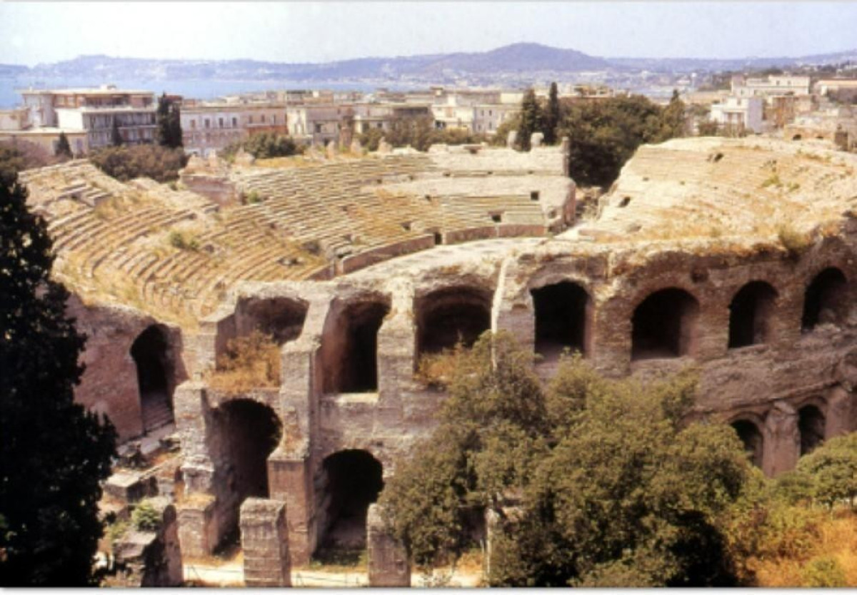 Anfiteatro Flavio E Tempio Di Serapide Pozzuoli Viaggiart