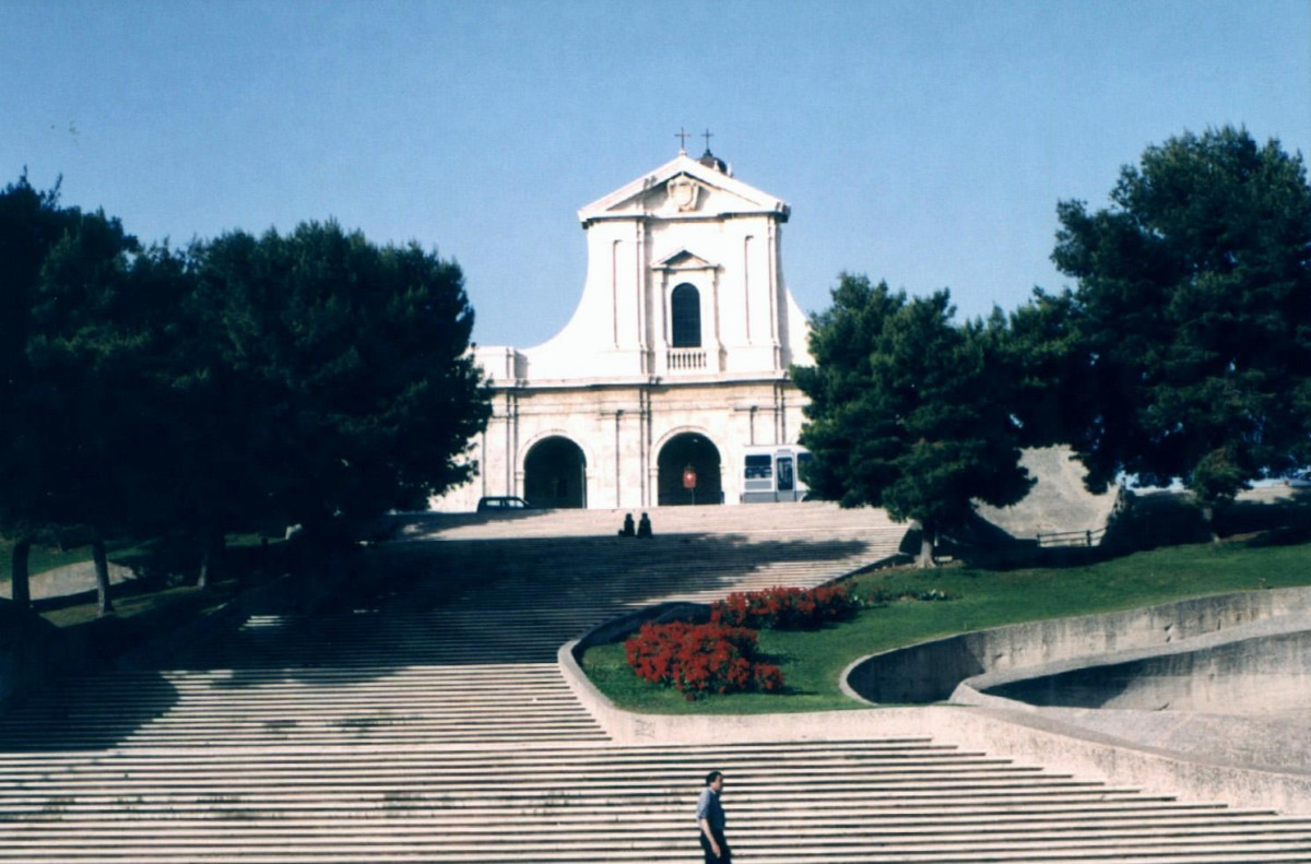 Chiesa Nostra Signora Di Bonaria Santuario di Nostra Signora di Bonaria (Cagliari) | ViaggiArt