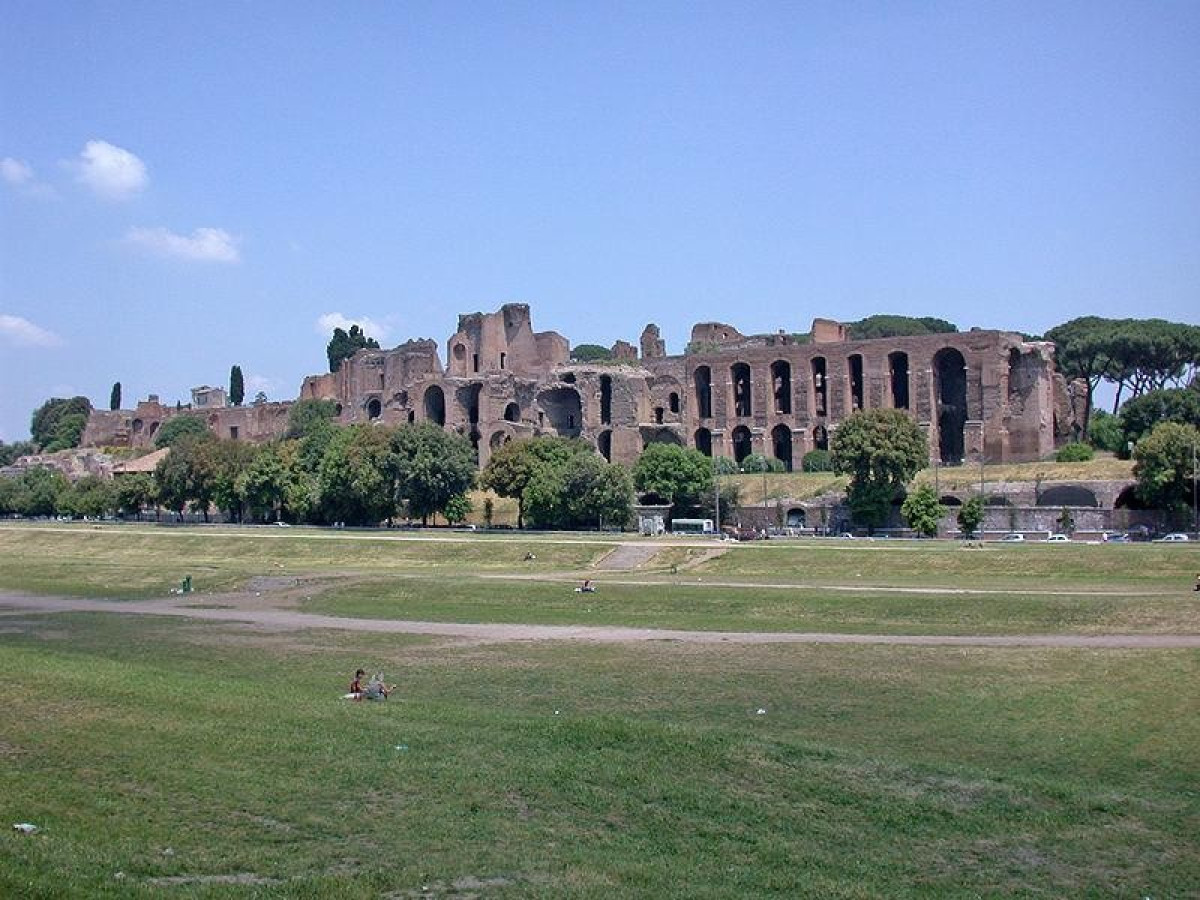 Римская улица. Чирко Массимо в Риме. Цирк Массимо в Риме. Circus Maximus развалины. Чирко Массимо реконструкция.