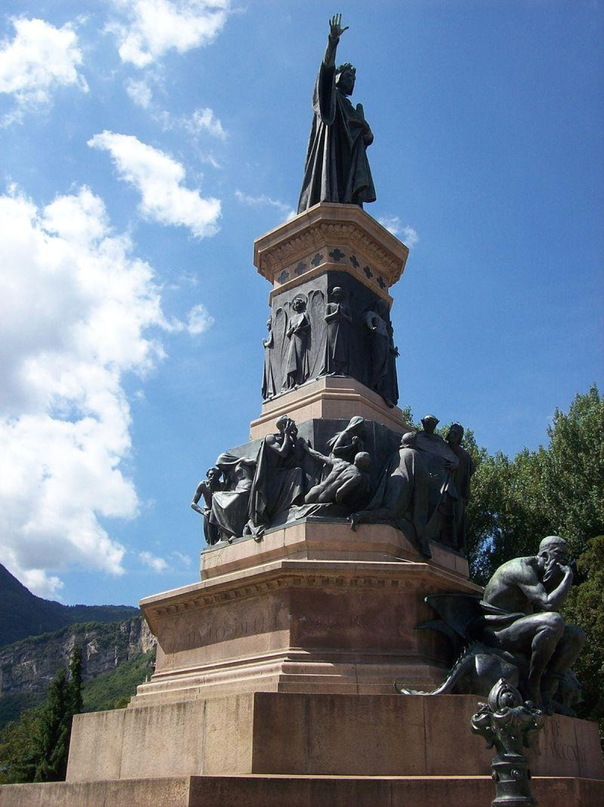 Monumento a Dante Alighieri (Trento) ViaggiArt Monumento a Dante Alighieri (Trento) ViaggiArt