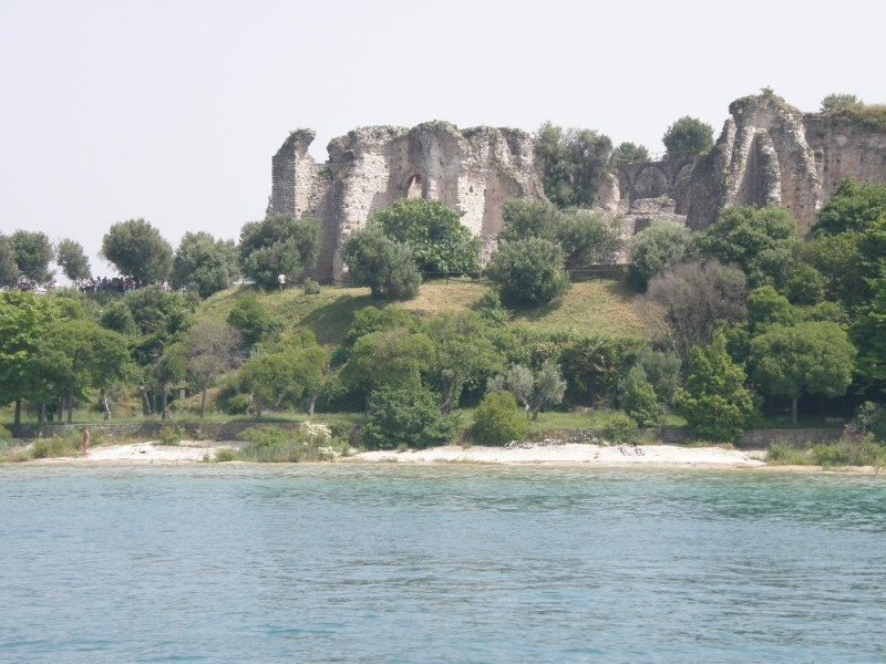 Sirmione, Grotte di Catullo e Museo archeologico di Sirmione Sirmione, Grotte di Catullo e Museo archeologico di Sirmione